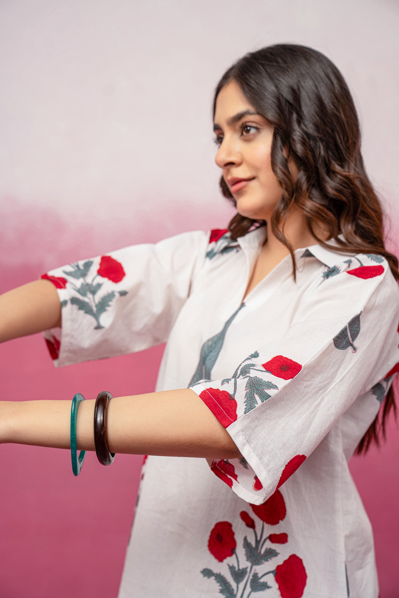 VASIKA WHITE FLORAL COLLAR TOP