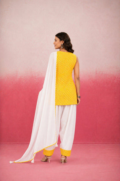TRINAYA YELLOW MOTHRA FARSHI SET