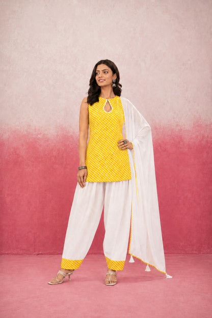 TRINAYA YELLOW MOTHRA FARSHI SET