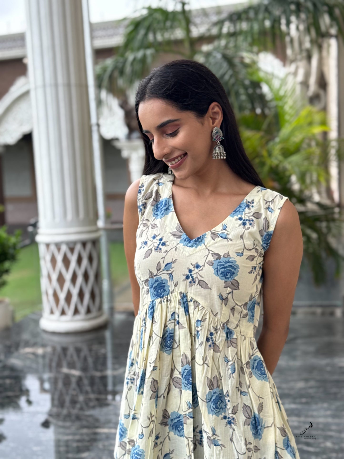 RIVYA BLUE FLOWER COTTON SLEEVELESS SHORT KURTI