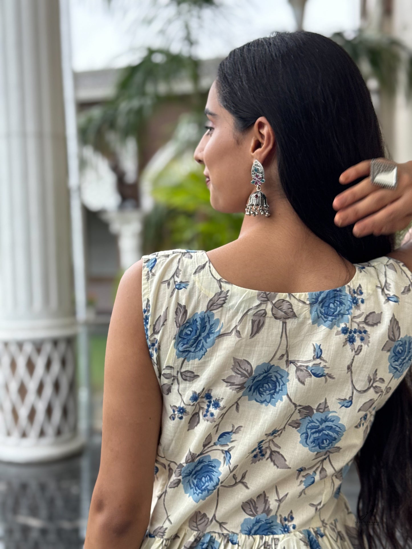 RIVYA BLUE FLOWER COTTON SLEEVELESS SHORT KURTI
