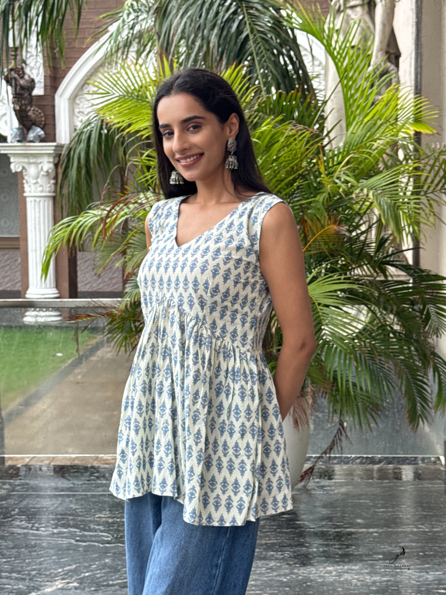 KAUSHIKI COTTON SLEEVELESS SHORT KURTI