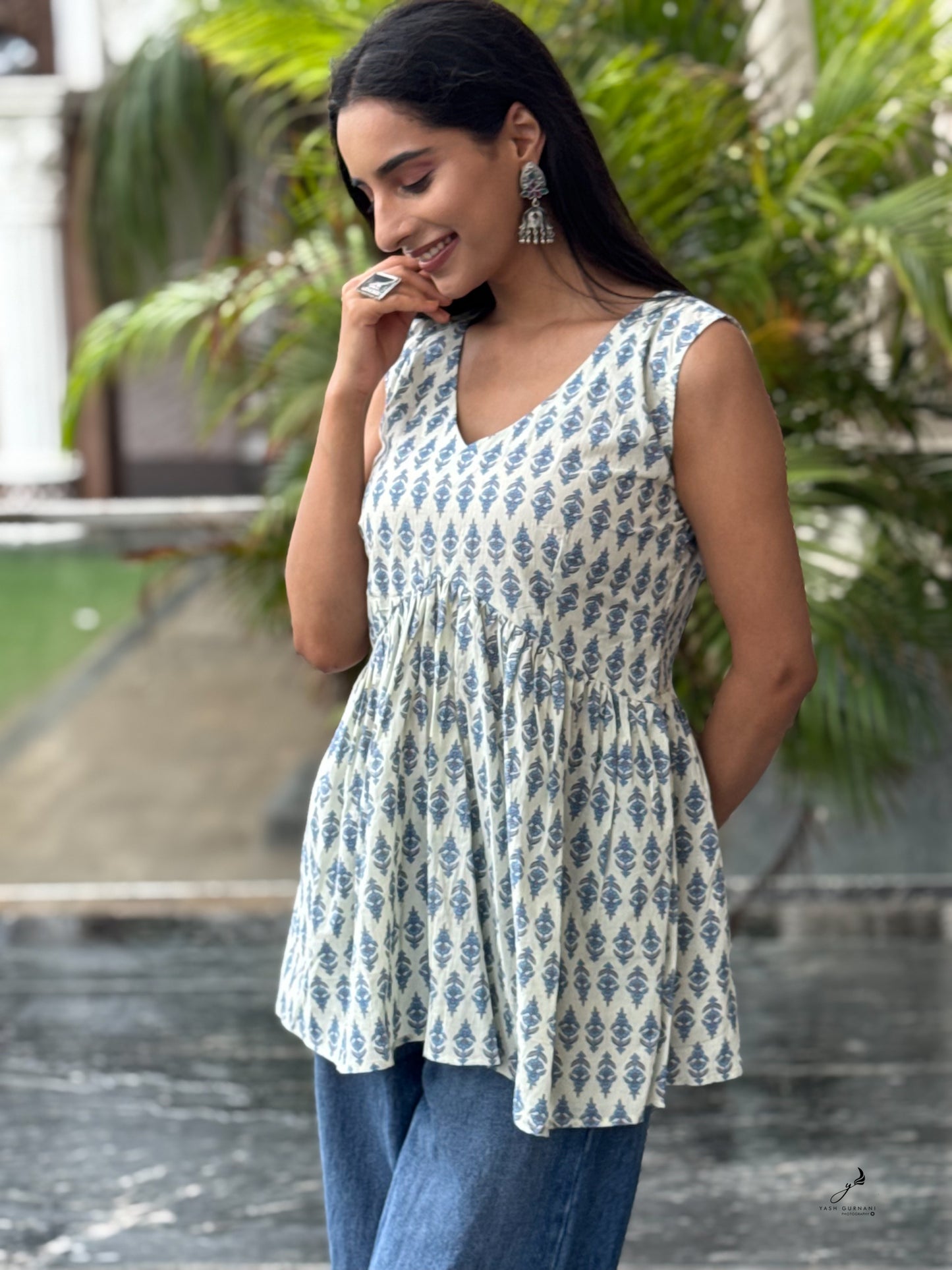 KAUSHIKI COTTON SLEEVELESS SHORT KURTI