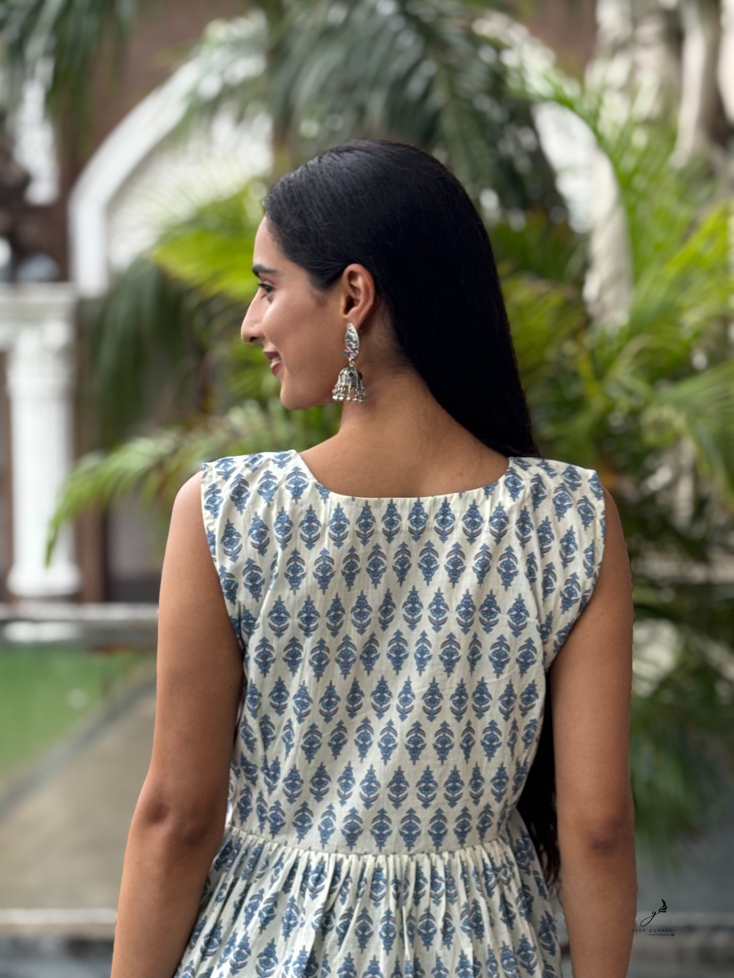 KAUSHIKI COTTON SLEEVELESS SHORT KURTI