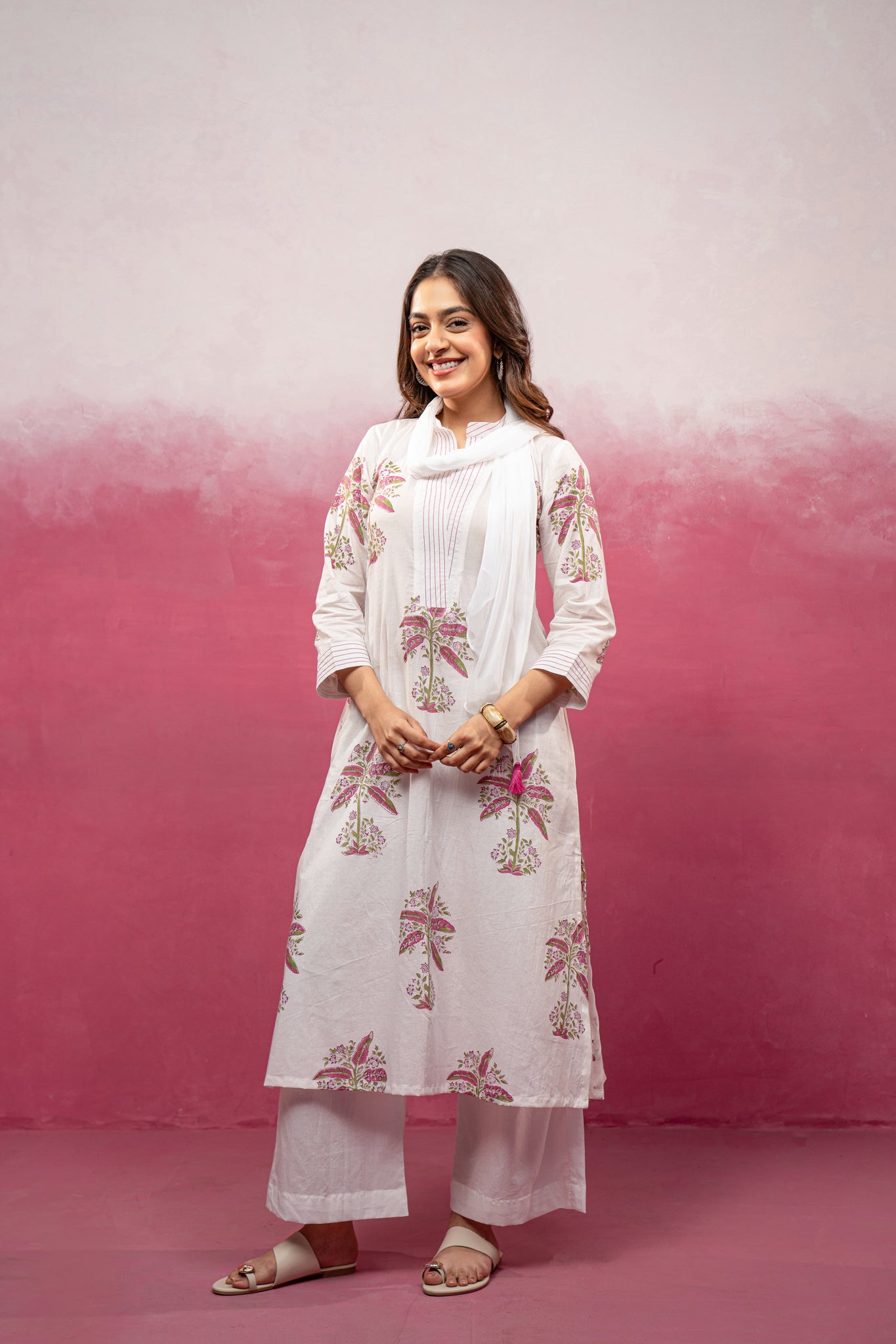 TRIVAYA WHITE KURTA SET WITH SCARF