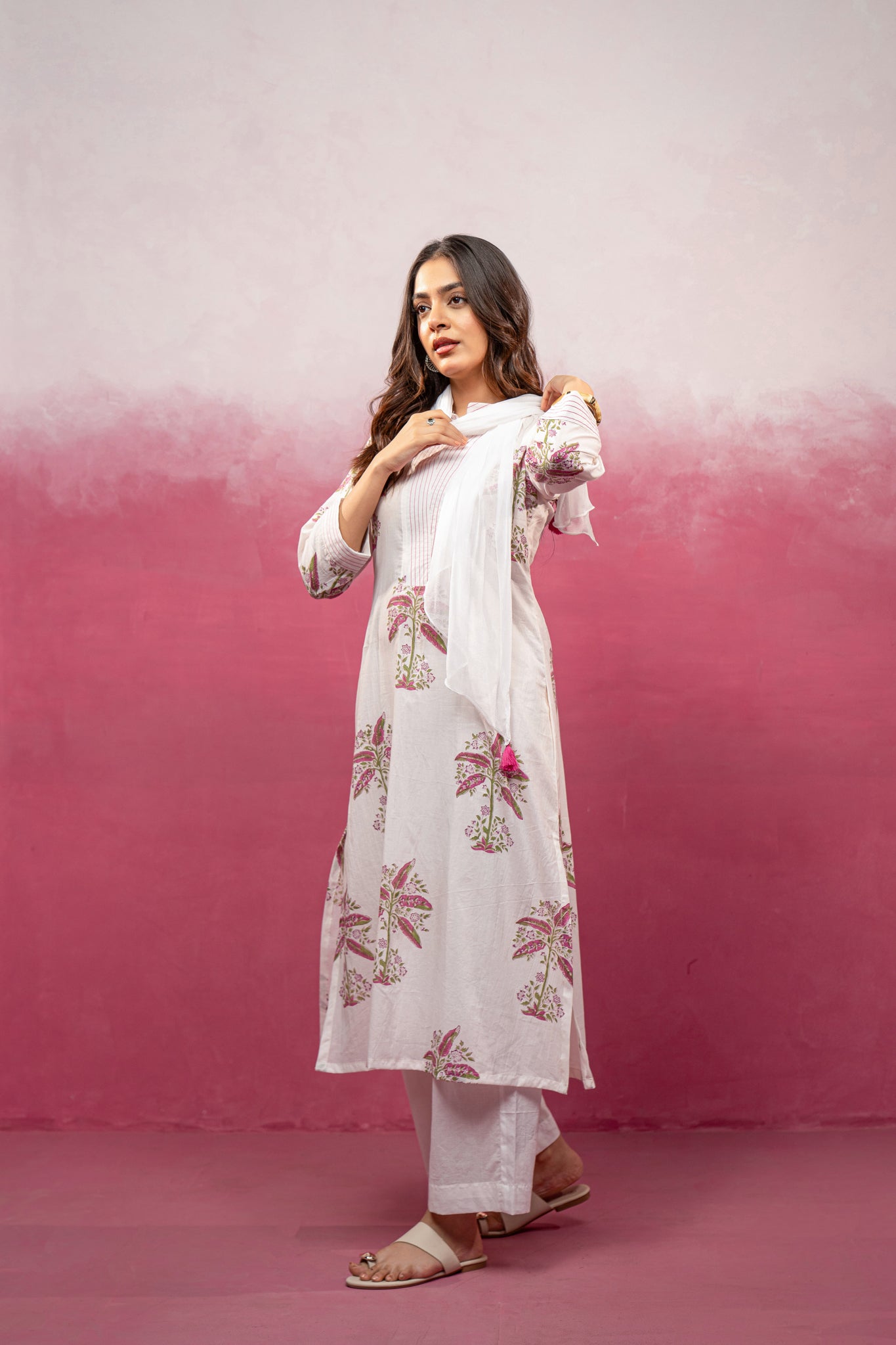 TRIVAYA WHITE KURTA SET WITH SCARF