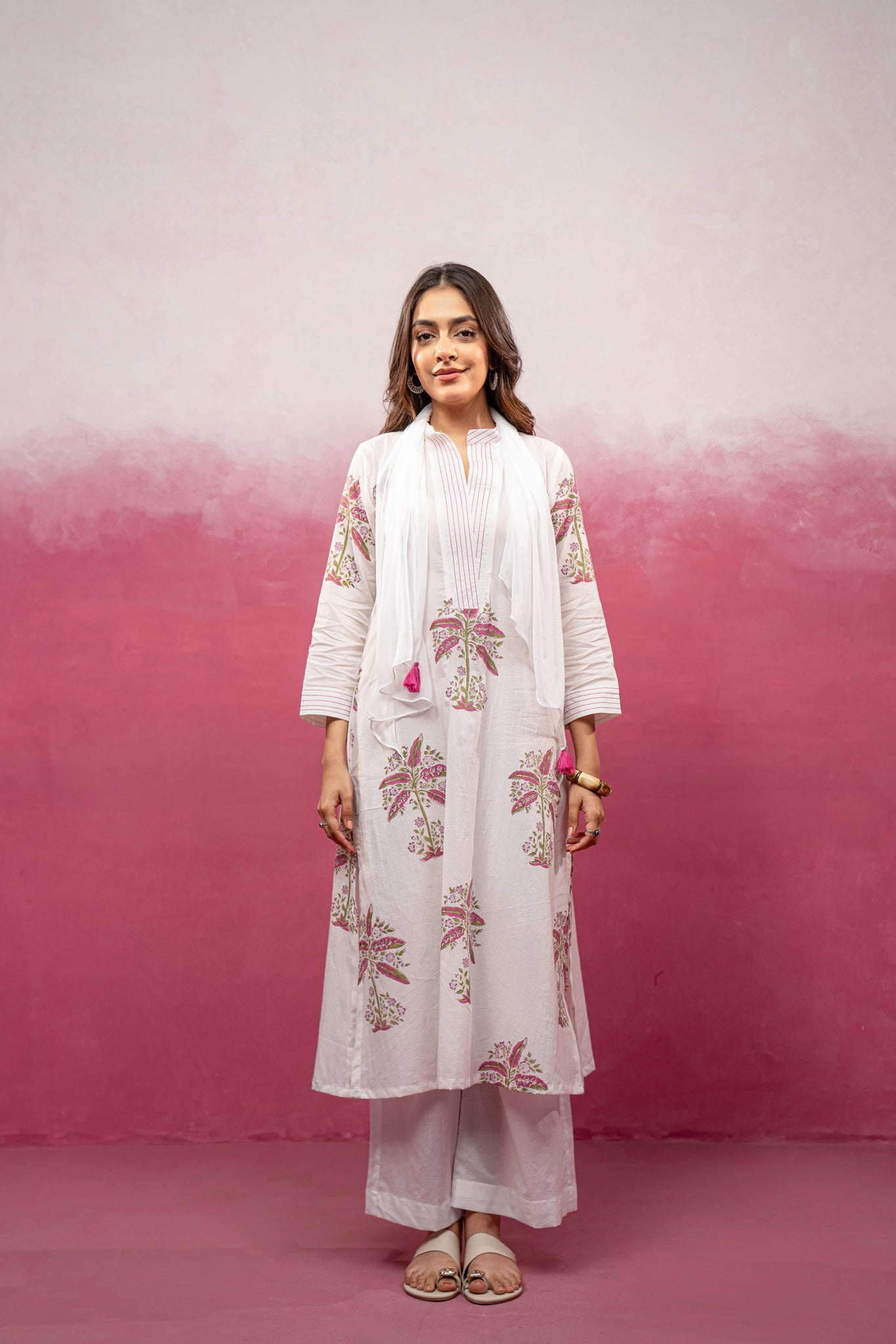 TRIVAYA WHITE KURTA SET WITH SCARF
