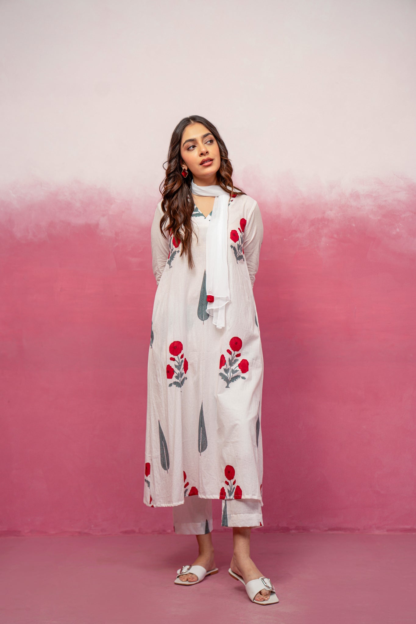 NEERA WHITE KURTA SET WITH SCARF