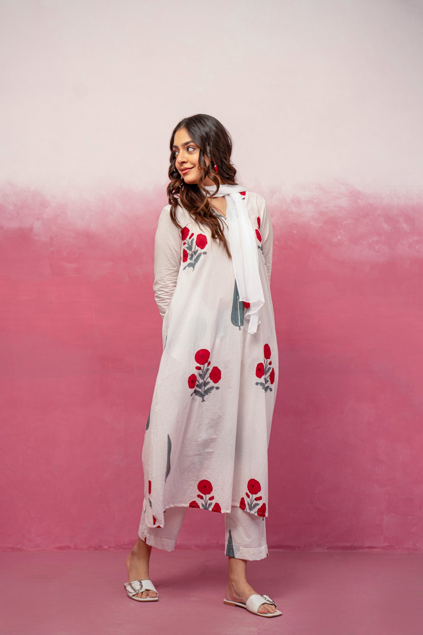 NEERA WHITE KURTA SET WITH SCARF