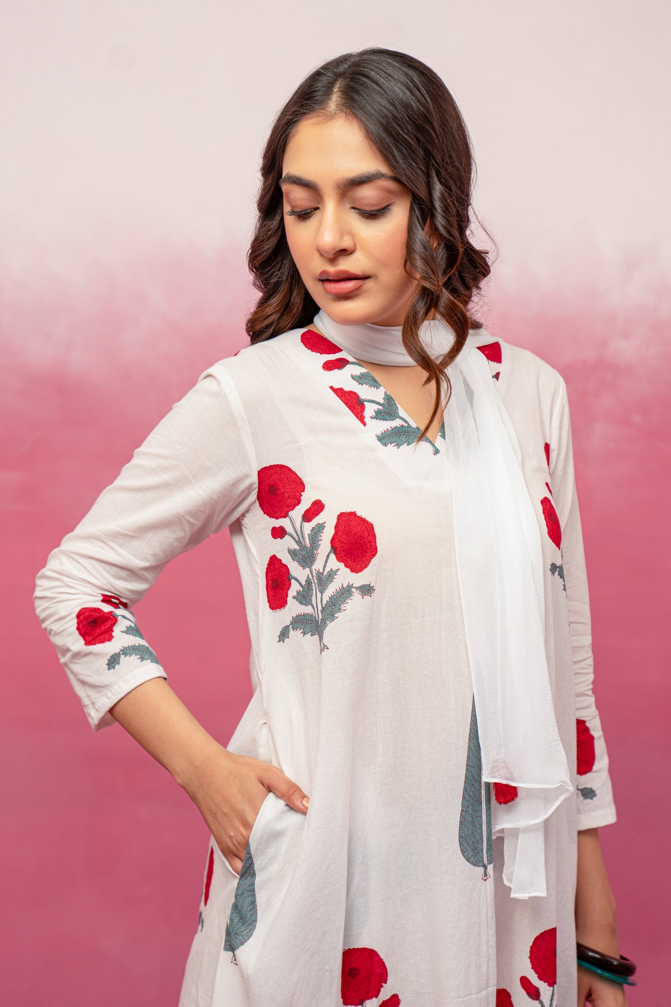 NEERA WHITE KURTA SET WITH SCARF