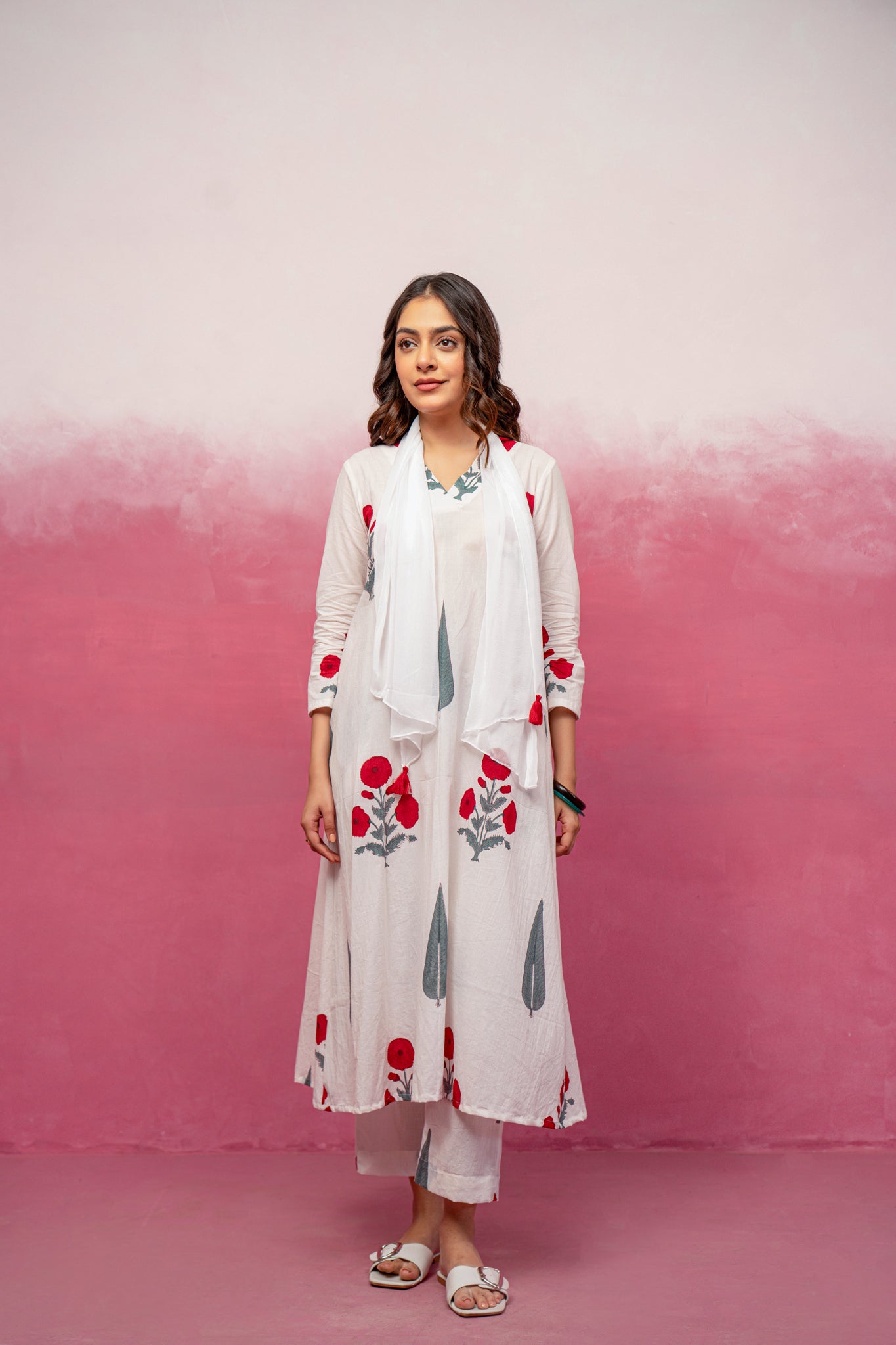 NEERA WHITE KURTA SET WITH SCARF
